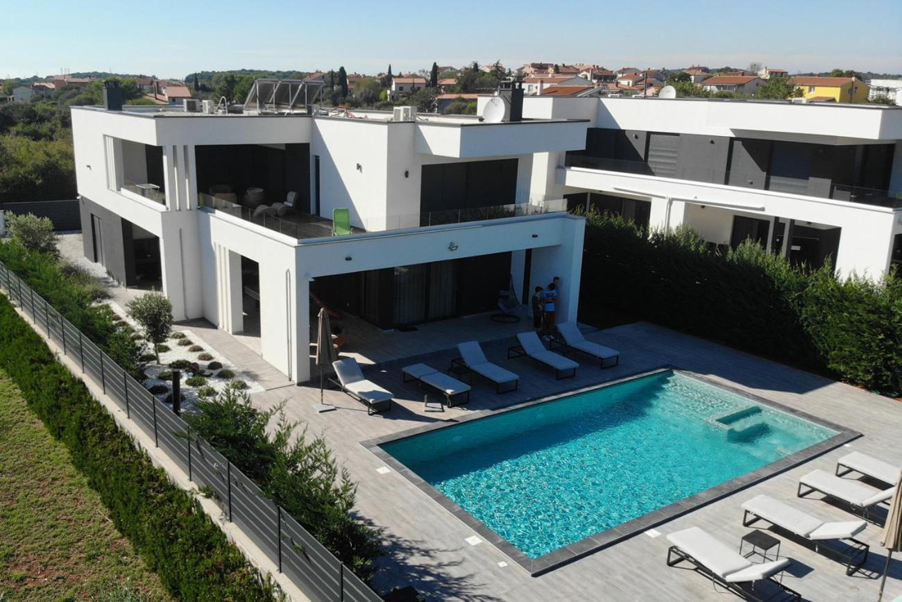 Villa Ula In Pula With Heated Pool And Sauna Exterior foto